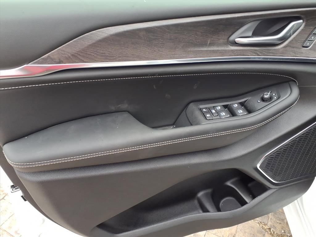 new 2025 Jeep Grand Cherokee car, priced at $52,818