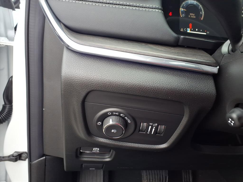 new 2025 Jeep Grand Cherokee car, priced at $52,818