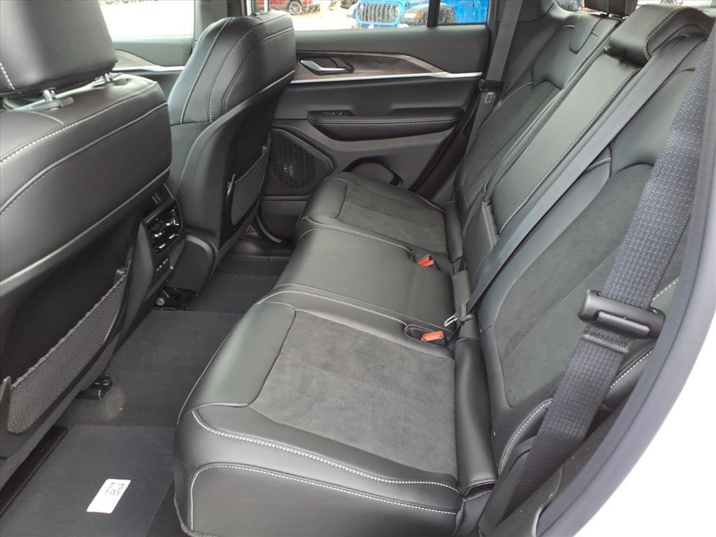 new 2026 Jeep Grand Cherokee car, priced at $45,680