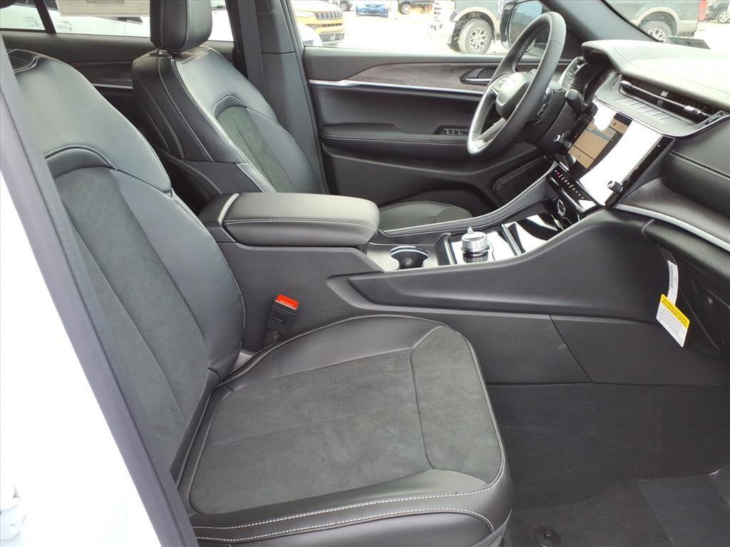 new 2026 Jeep Grand Cherokee car, priced at $45,680