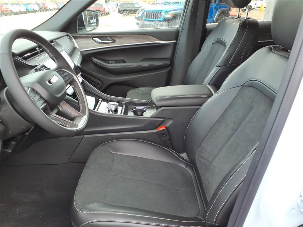 new 2026 Jeep Grand Cherokee car, priced at $45,680