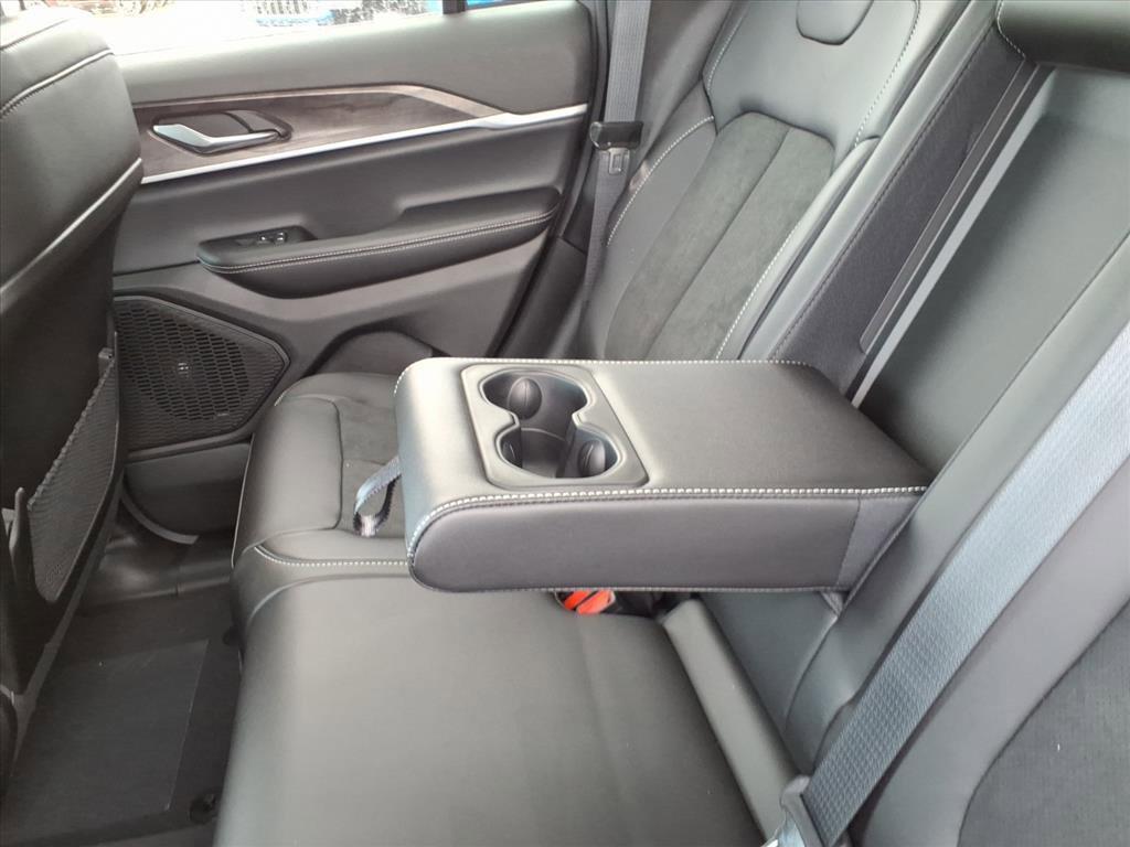 new 2026 Jeep Grand Cherokee car, priced at $45,680