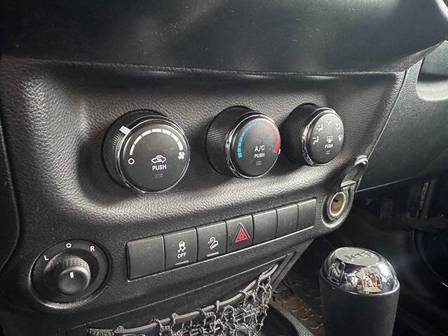 used 2015 Jeep Wrangler Unlimited car, priced at $13,495