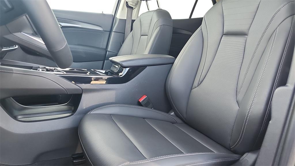 used 2025 Buick Envision car, priced at $27,340