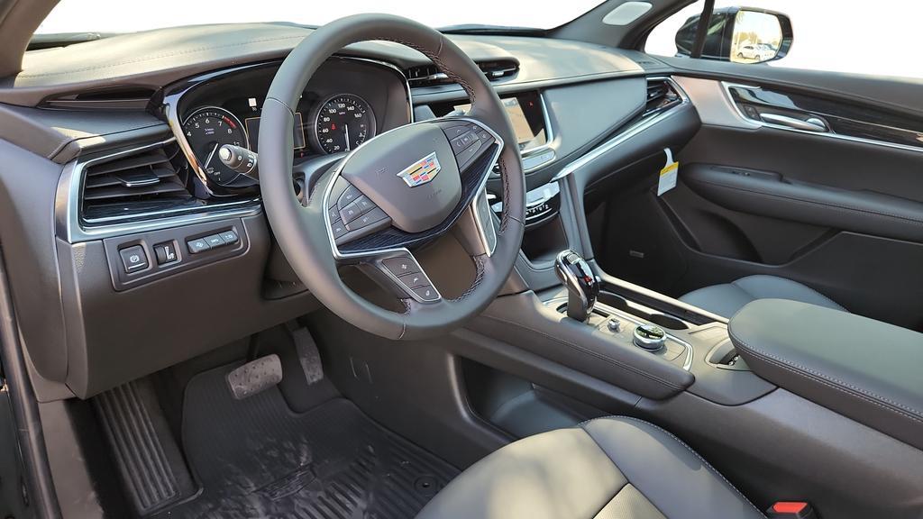 used 2025 Cadillac XT5 car, priced at $35,906