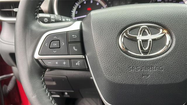 used 2023 Toyota Highlander car, priced at $33,995