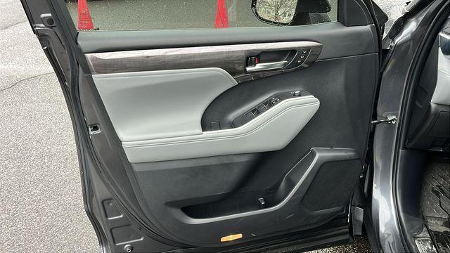 used 2024 Toyota Highlander car, priced at $44,995