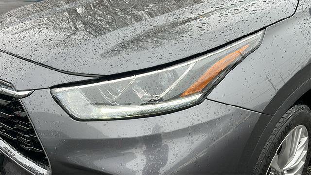 used 2024 Toyota Highlander car, priced at $44,995