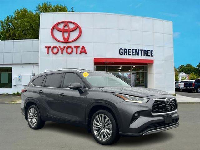 used 2024 Toyota Highlander car, priced at $44,995