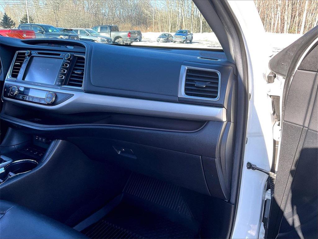 used 2019 Toyota Highlander car, priced at $24,320
