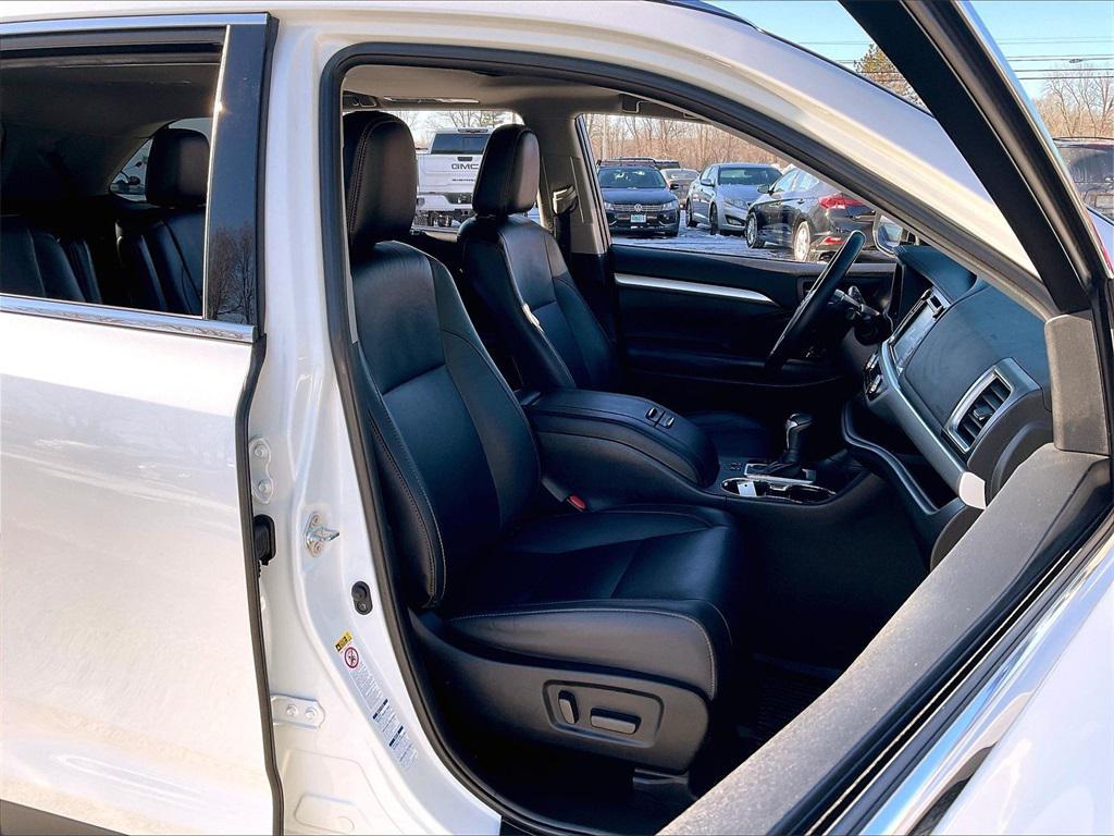 used 2019 Toyota Highlander car, priced at $24,320