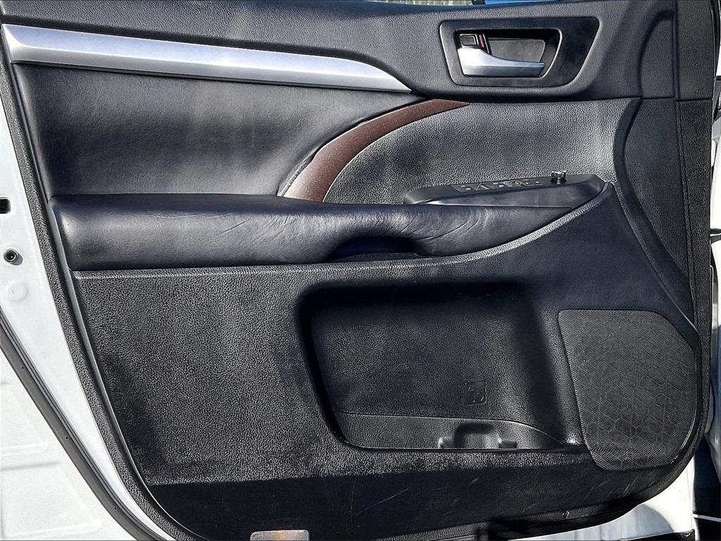 used 2019 Toyota Highlander car, priced at $24,320