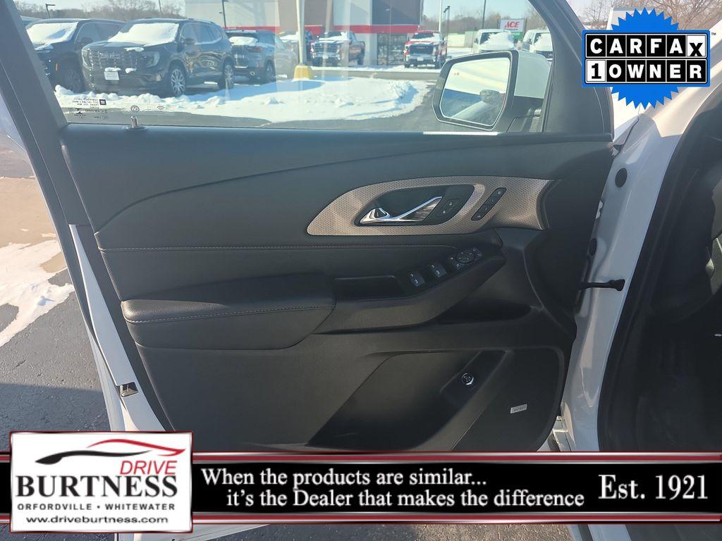 used 2023 Chevrolet Traverse car, priced at $35,488