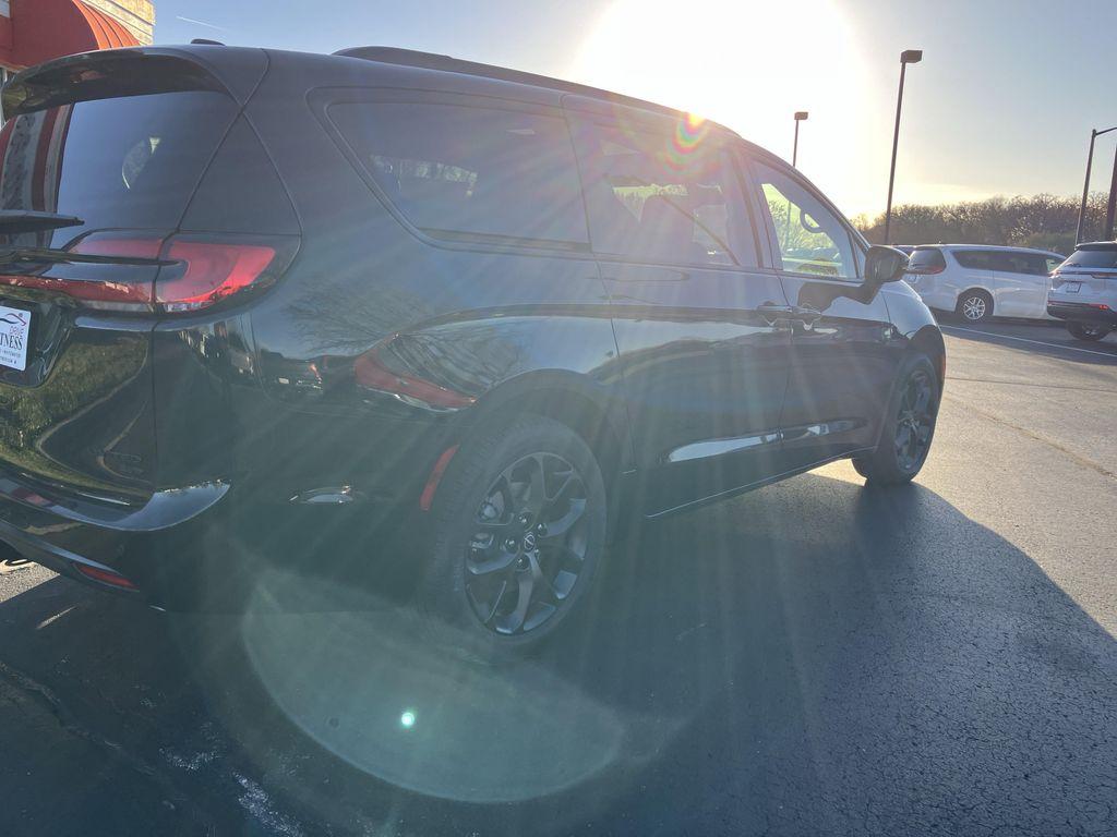 new 2026 Chrysler Pacifica car, priced at $53,203