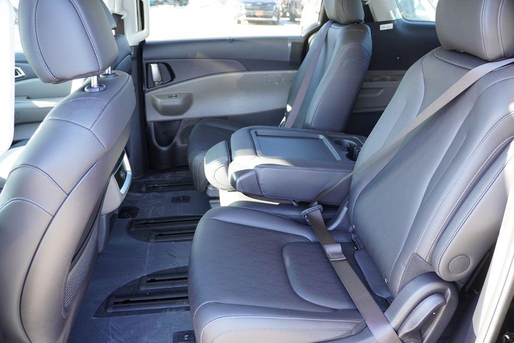 new 2026 Kia Carnival Hybrid car, priced at $41,756