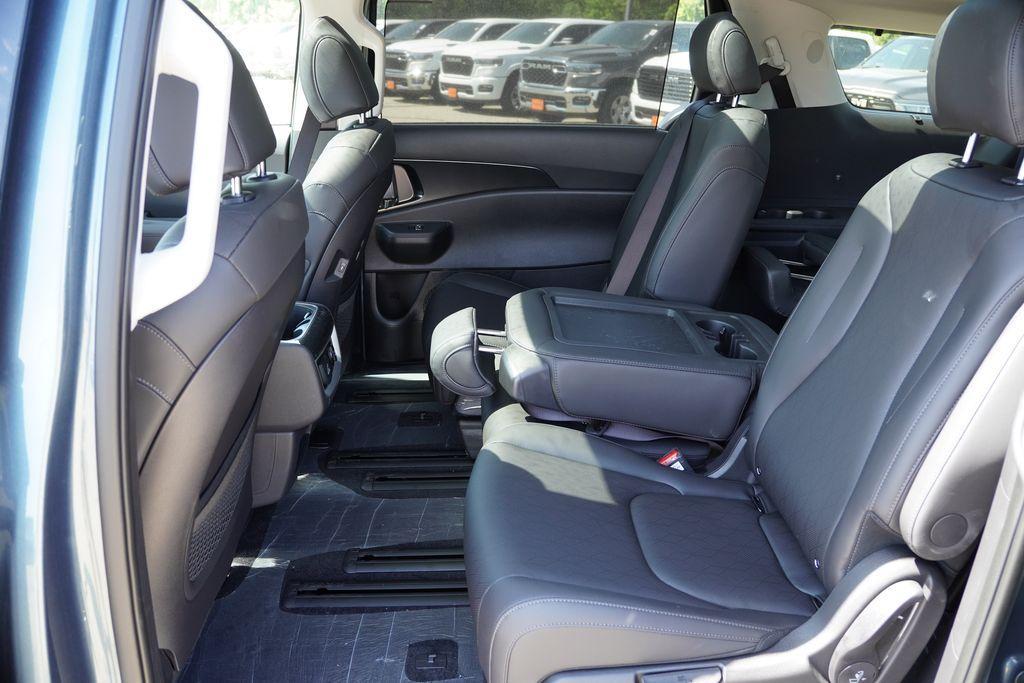 new 2026 Kia Carnival Hybrid car, priced at $45,974