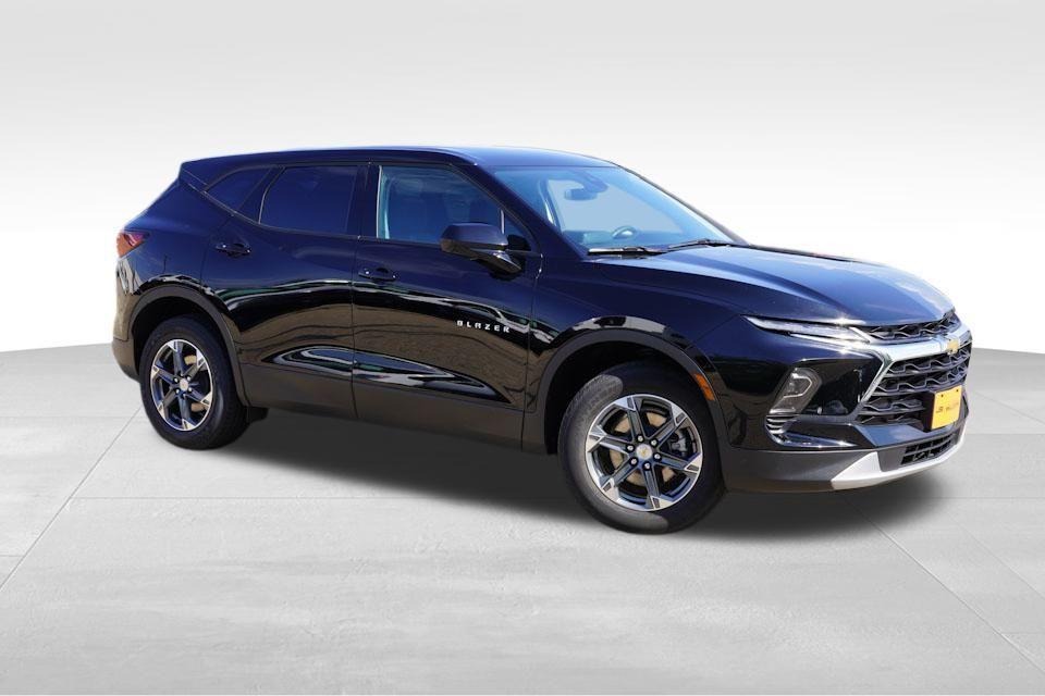 used 2025 Chevrolet Blazer car, priced at $28,618