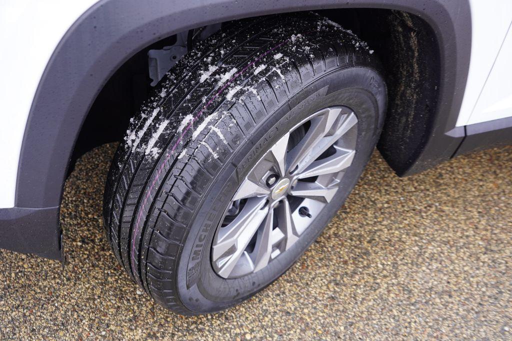 new 2026 Chevrolet Equinox car, priced at $30,395