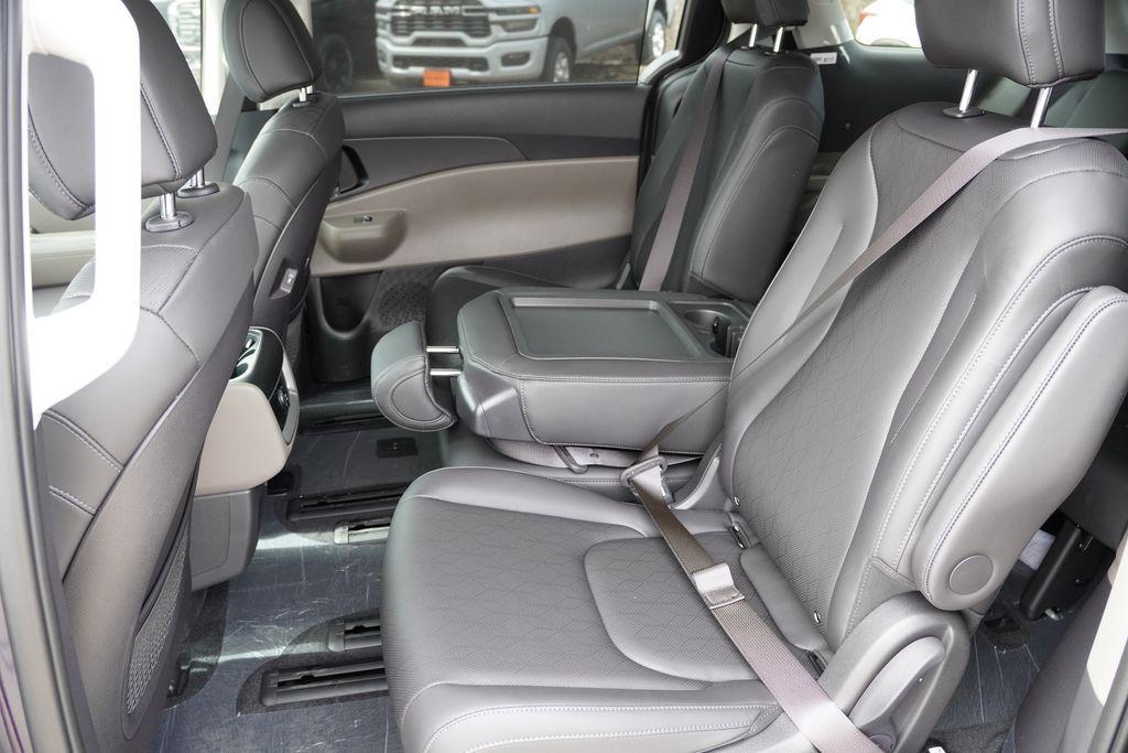 new 2026 Kia Carnival Hybrid car, priced at $40,805