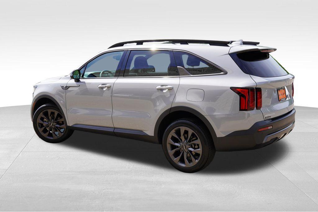 used 2023 Kia Sorento car, priced at $30,532