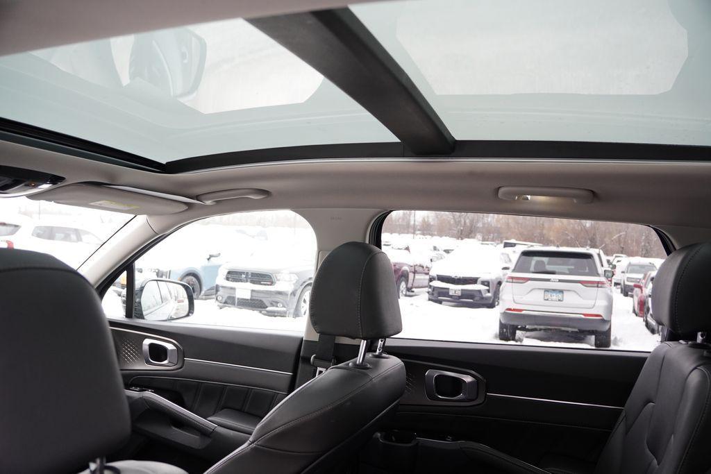 used 2022 Kia Sorento car, priced at $25,967