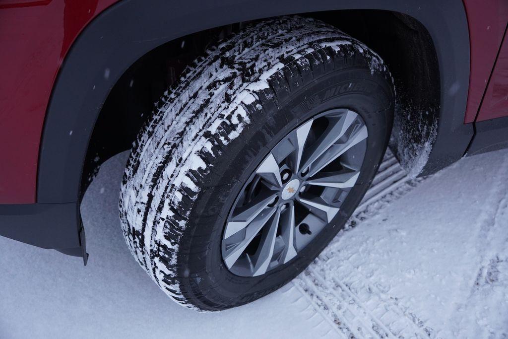 new 2026 Chevrolet Equinox car, priced at $29,393