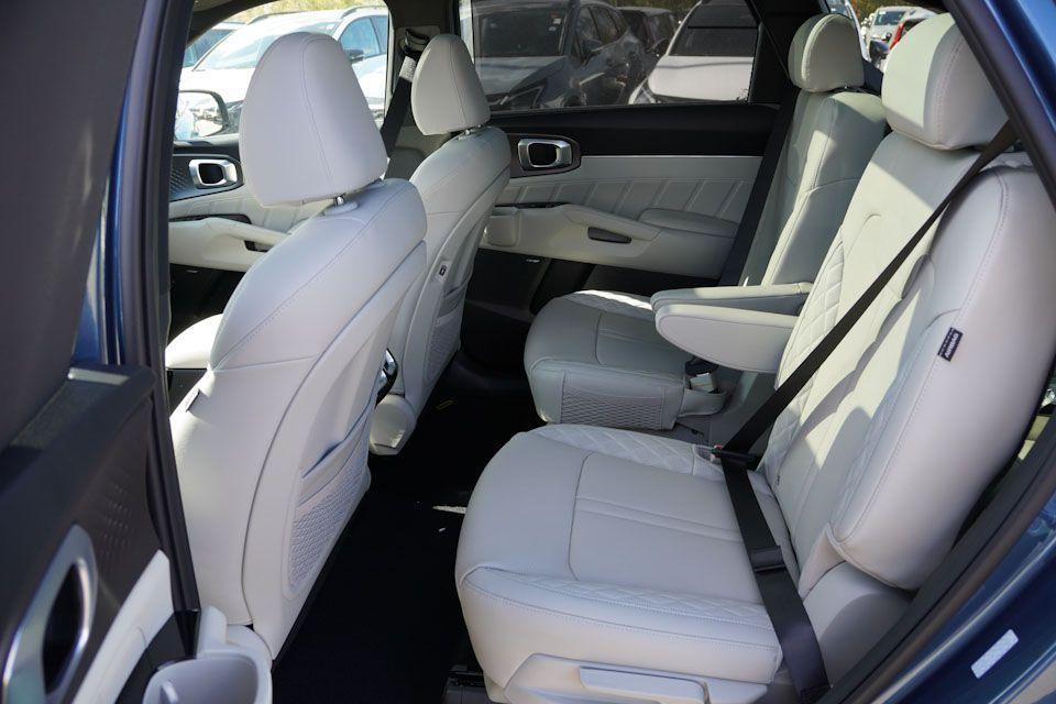 new 2026 Kia Sorento Hybrid car, priced at $42,598