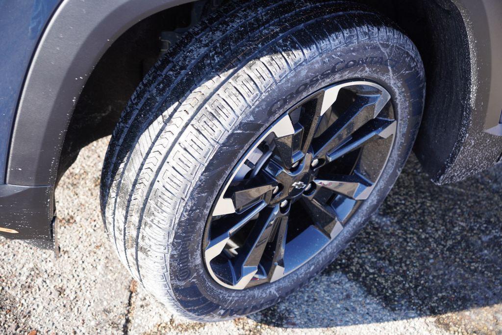 new 2026 Chevrolet Equinox car, priced at $35,290