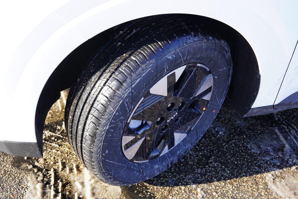 new 2026 Kia Carnival Hybrid car, priced at $39,634