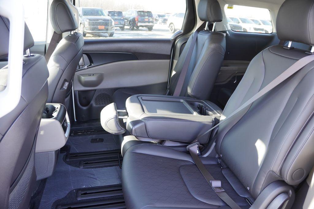 new 2026 Kia Carnival Hybrid car, priced at $39,634