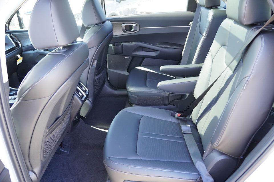 new 2026 Kia Sorento car, priced at $38,408