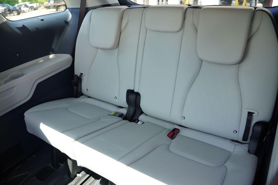 new 2026 Kia Carnival Hybrid car, priced at $46,350