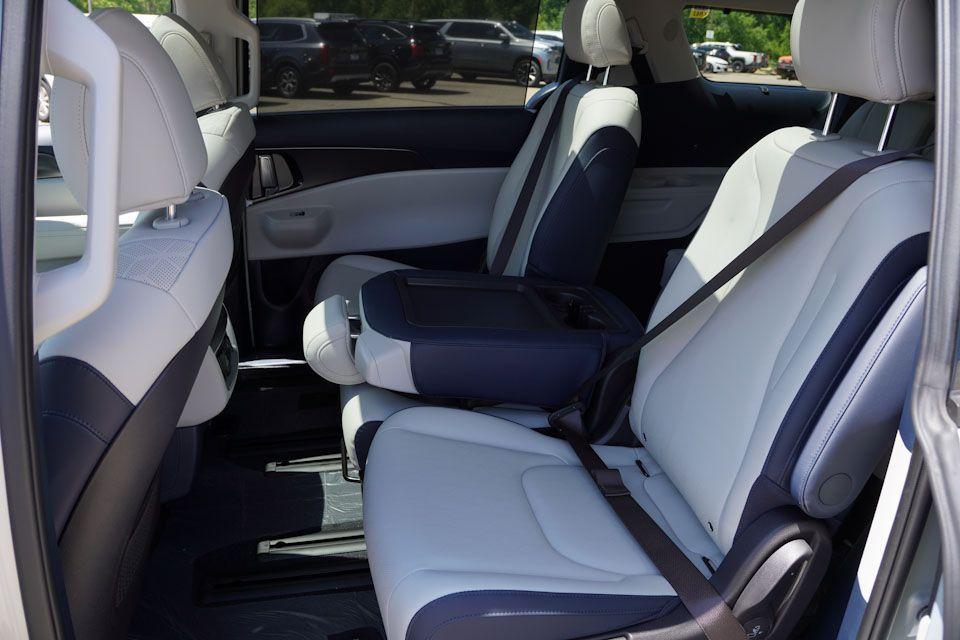 new 2026 Kia Carnival Hybrid car, priced at $46,350