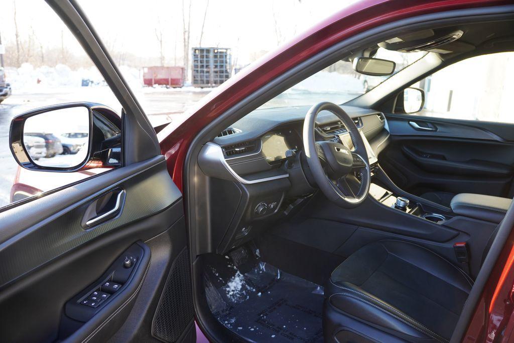 used 2025 Jeep Grand Cherokee car