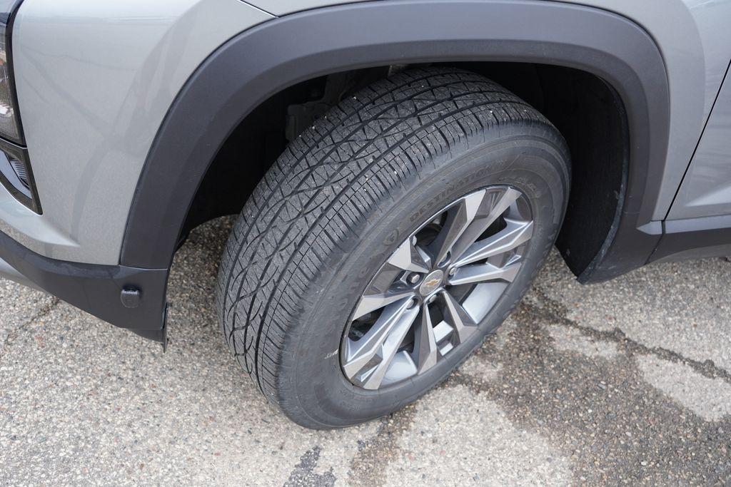 used 2025 Chevrolet Equinox car, priced at $25,179