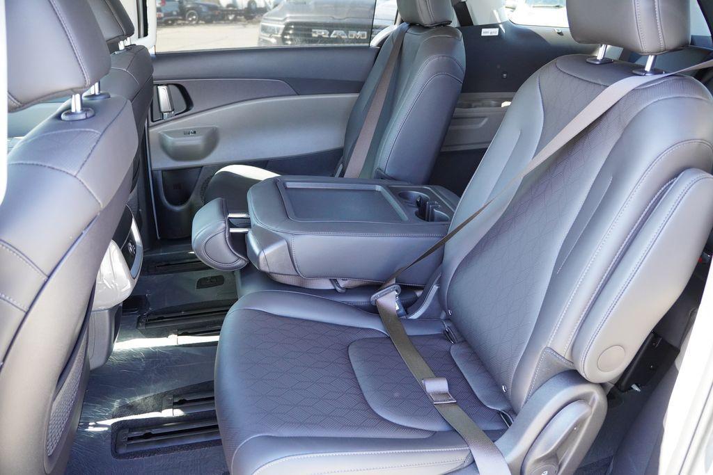 new 2026 Kia Carnival Hybrid car, priced at $41,256