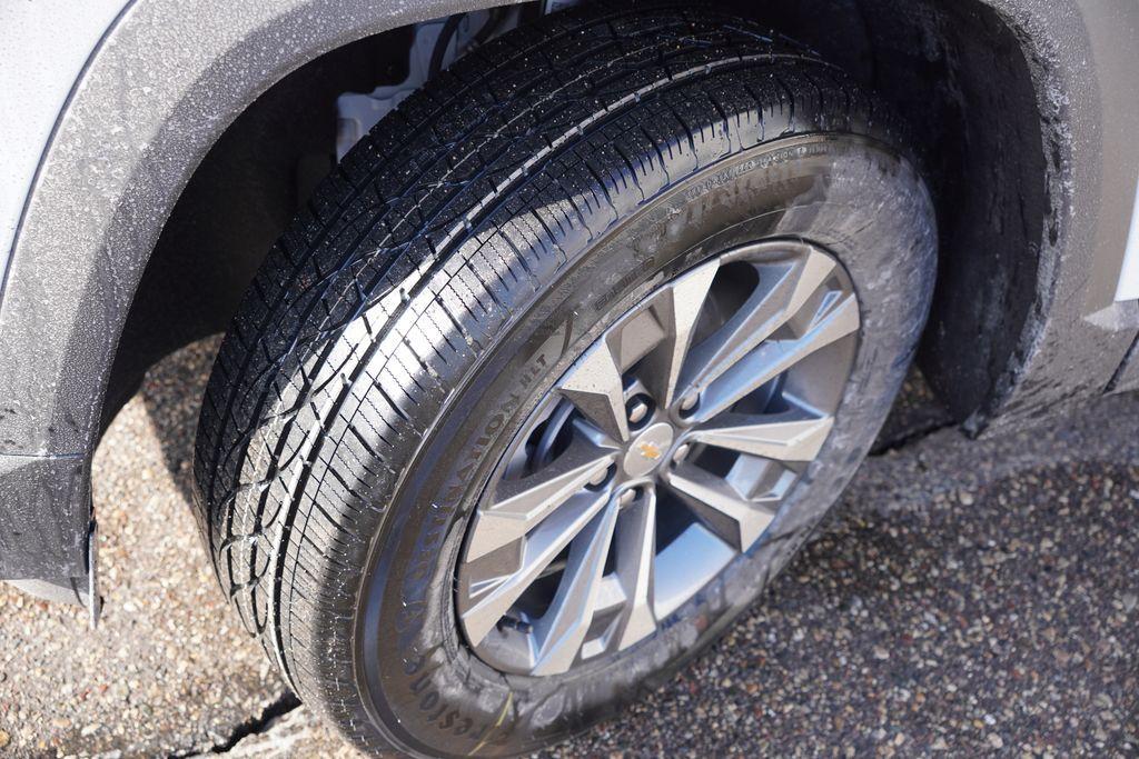 new 2026 Chevrolet Equinox car, priced at $27,338