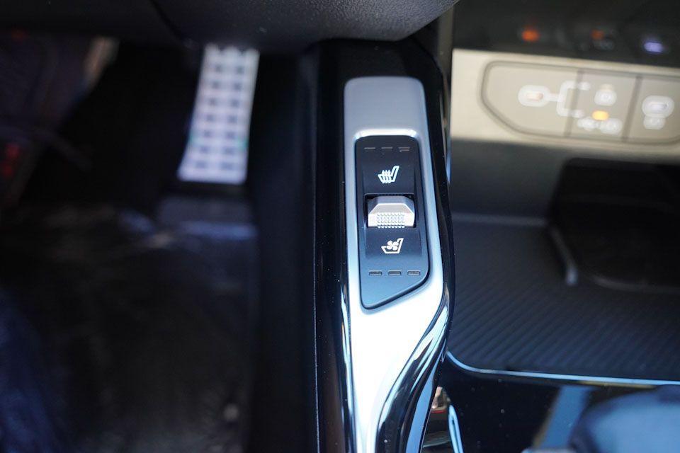 new 2026 Kia Sorento car, priced at $42,777