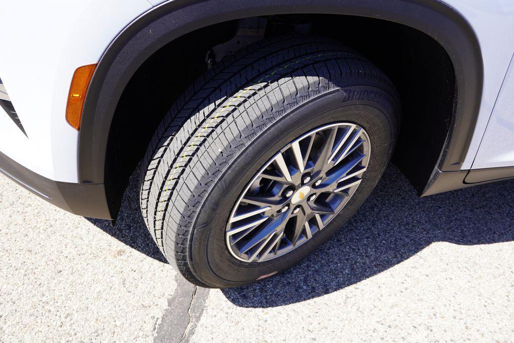 new 2026 Chevrolet Traverse car, priced at $43,302