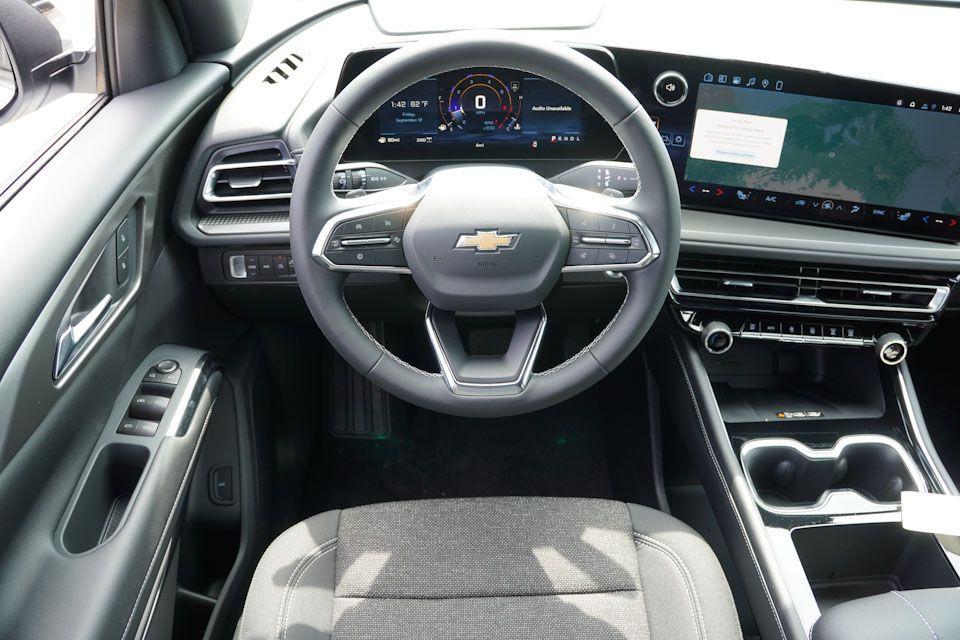 new 2026 Chevrolet Traverse car, priced at $41,915