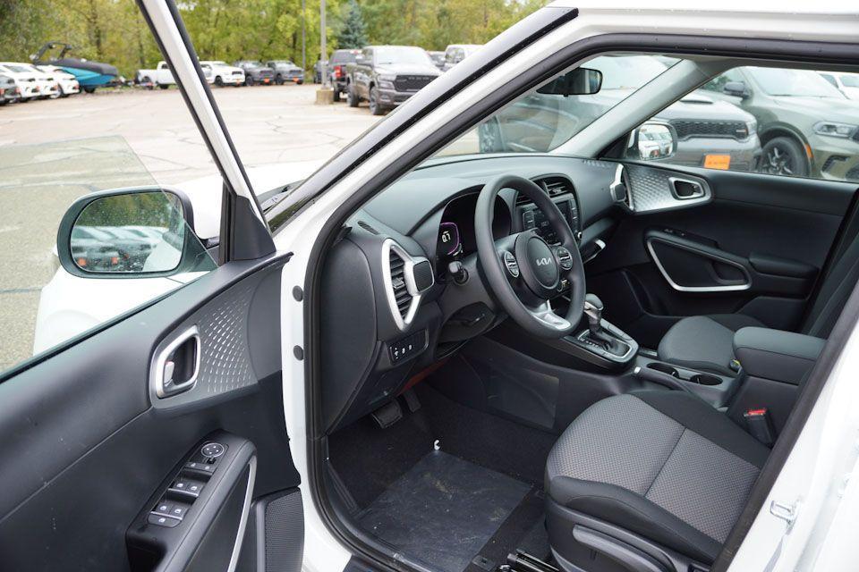 new 2025 Kia Soul car, priced at $19,348
