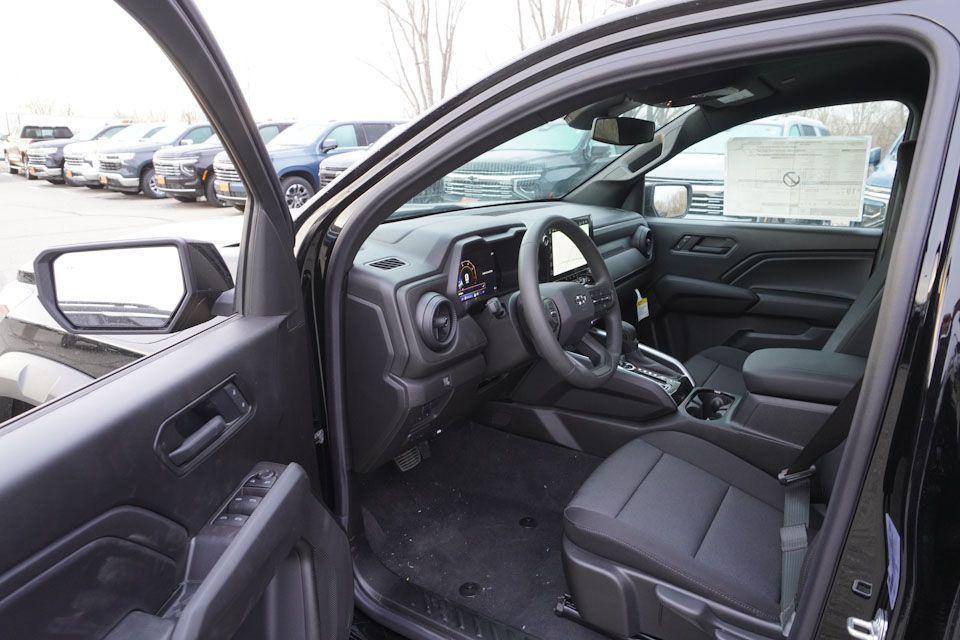 new 2025 Chevrolet Colorado car, priced at $39,990