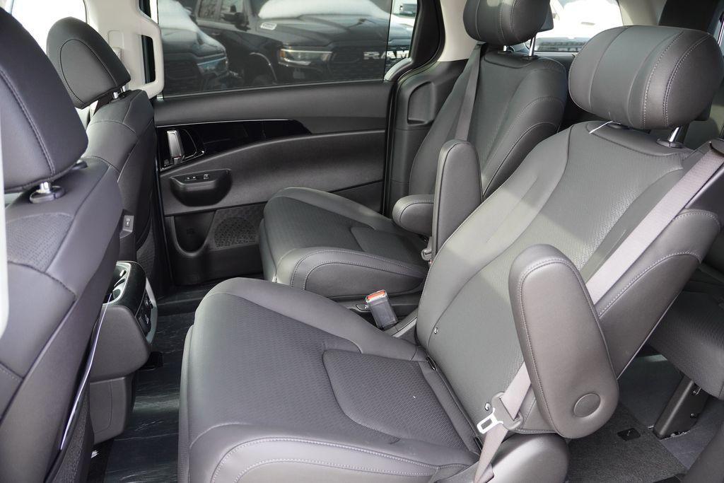 new 2026 Kia Carnival Hybrid car, priced at $49,540