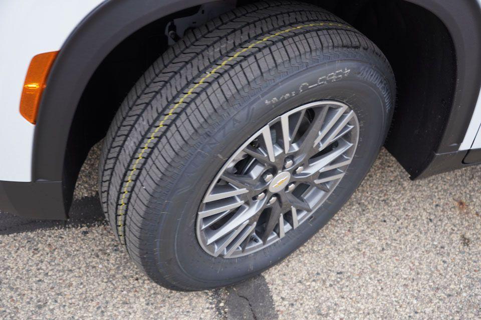 new 2026 Chevrolet Traverse car, priced at $42,002