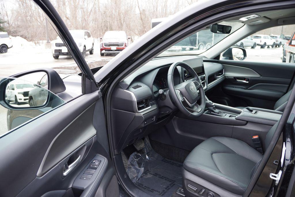 used 2025 Toyota Grand Highlander car, priced at $43,254