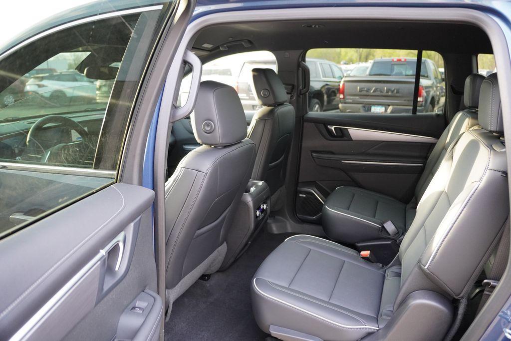 used 2025 Buick Enclave car, priced at $34,862