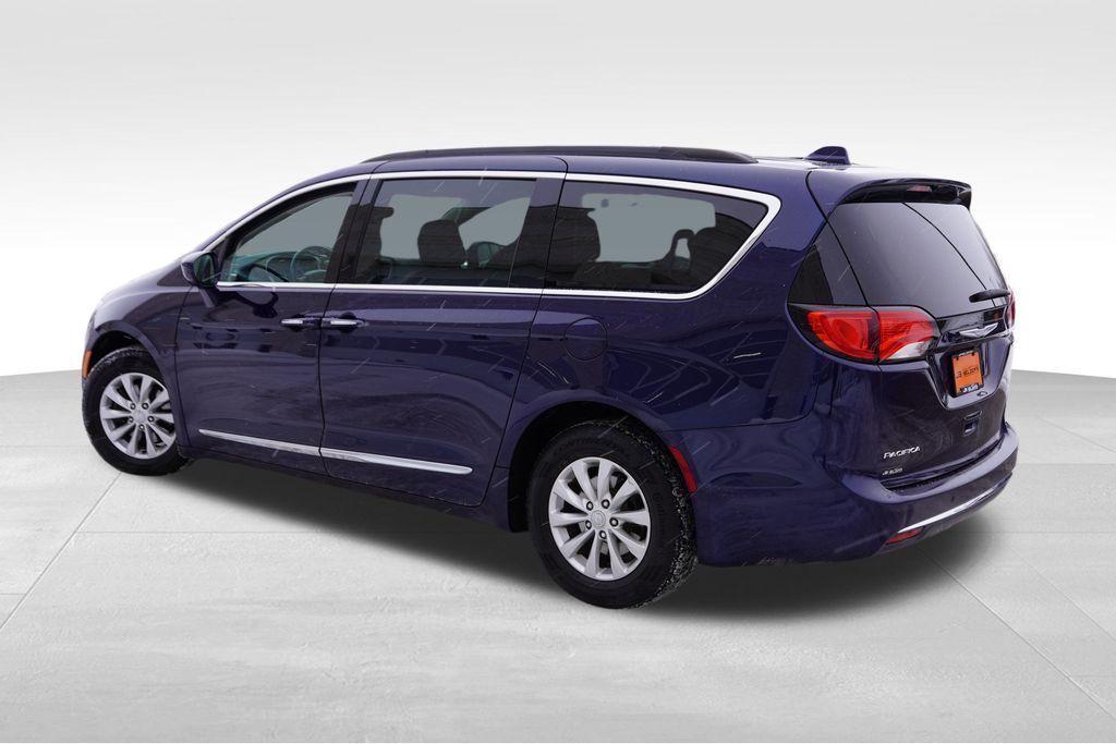 used 2017 Chrysler Pacifica car, priced at $13,227