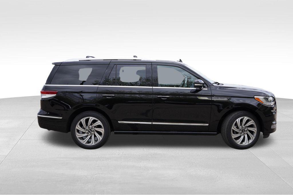 used 2022 Lincoln Navigator car, priced at $51,717
