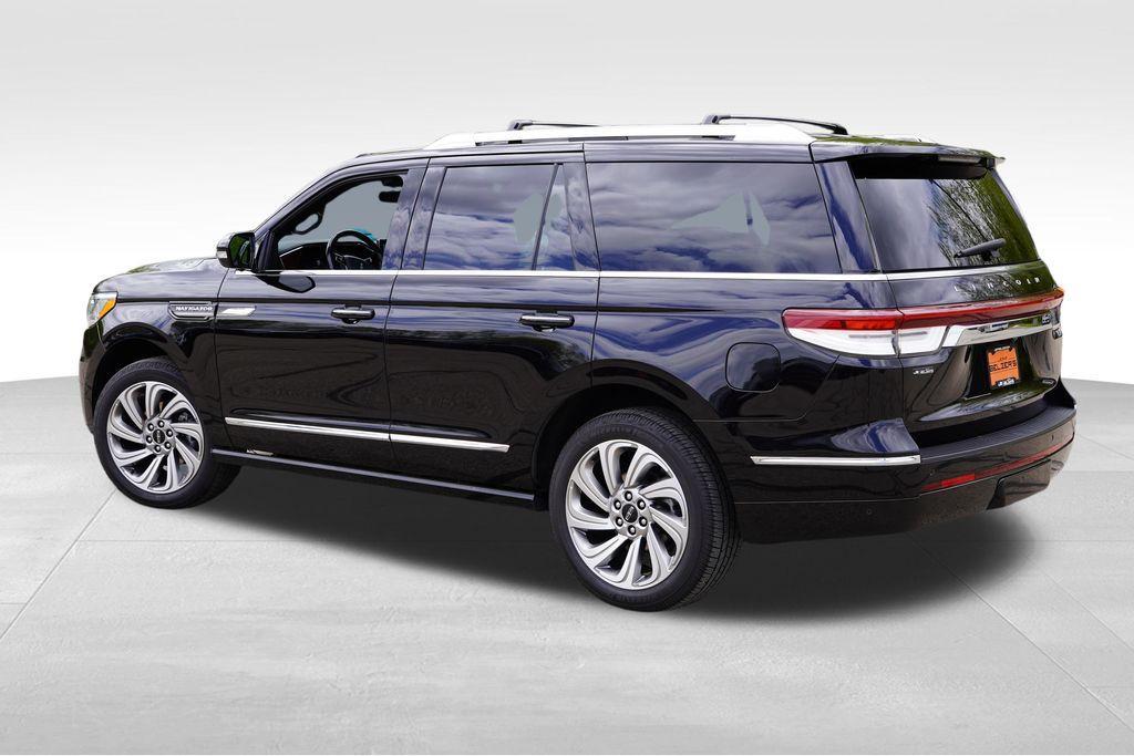 used 2022 Lincoln Navigator car, priced at $51,717