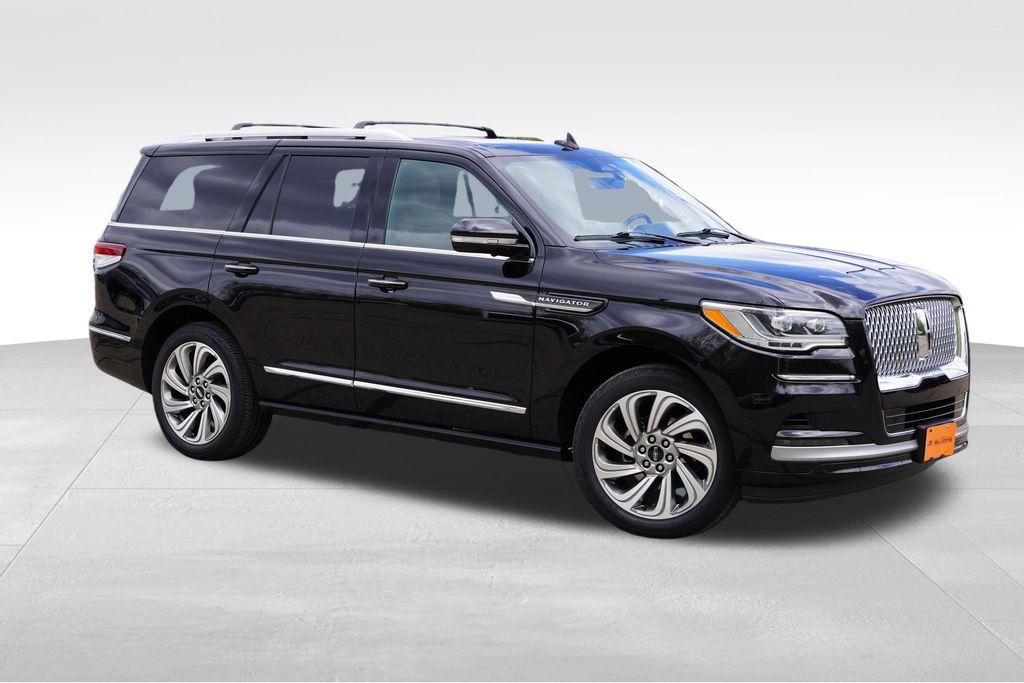 used 2022 Lincoln Navigator car, priced at $51,717